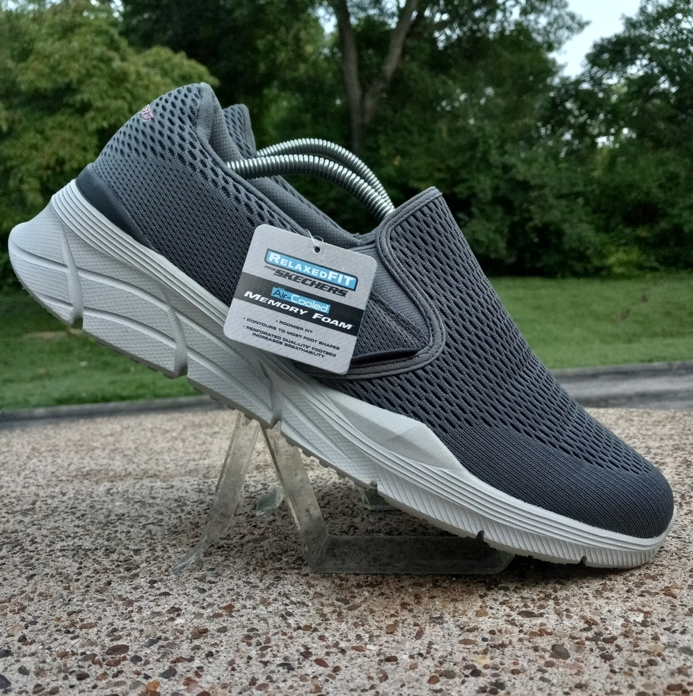skechers  relaxed fit equalizer men size 11
